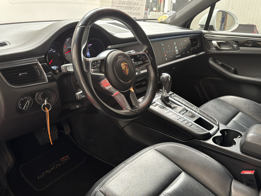 Porsche Macan — 11