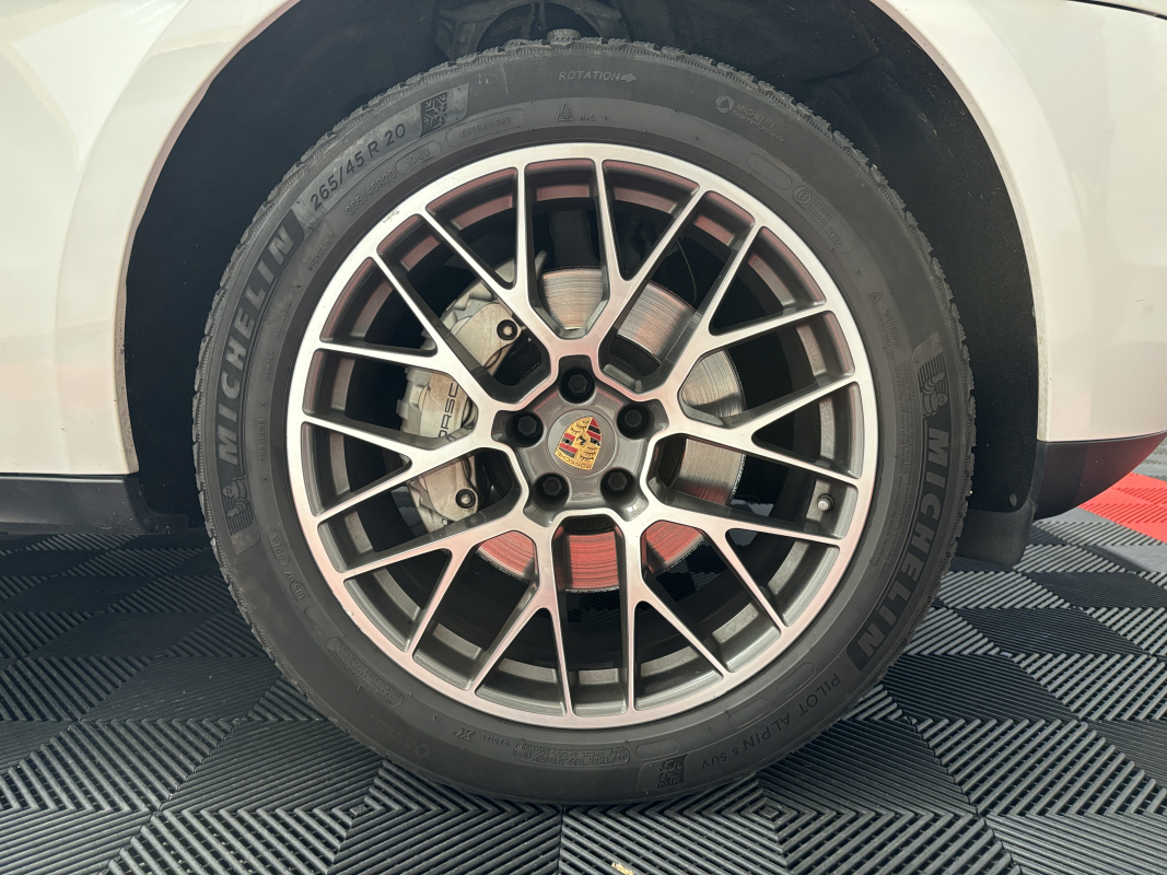 Porsche Macan — 25