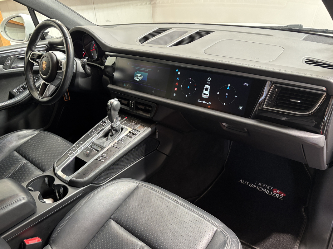 Porsche Macan — 13
