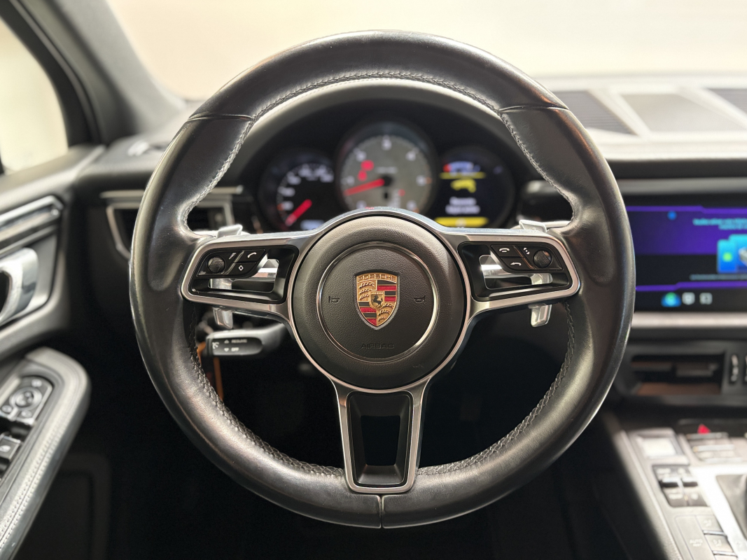 Porsche Macan — 18