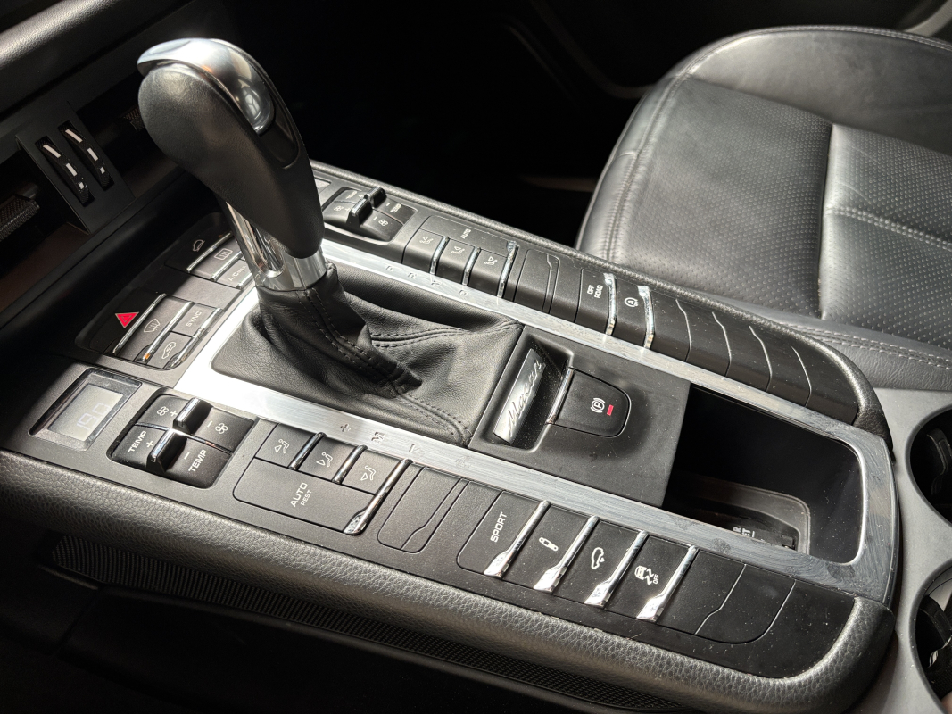 Porsche Macan — 21