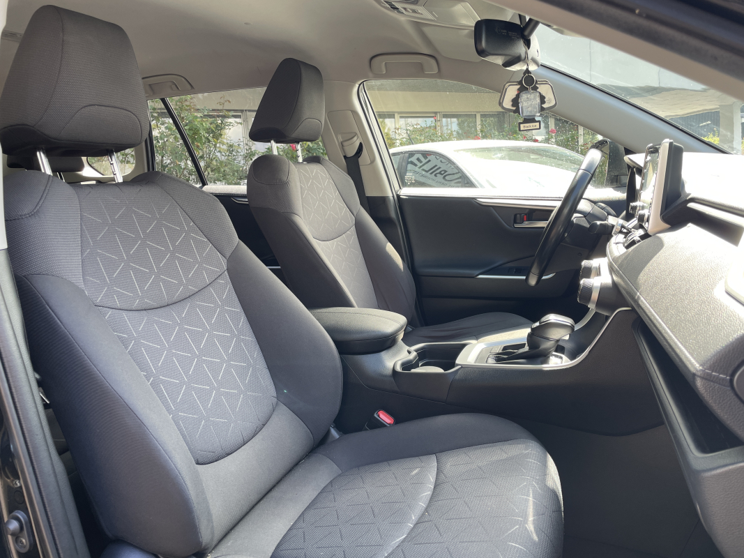 Toyota RAV4 — 11