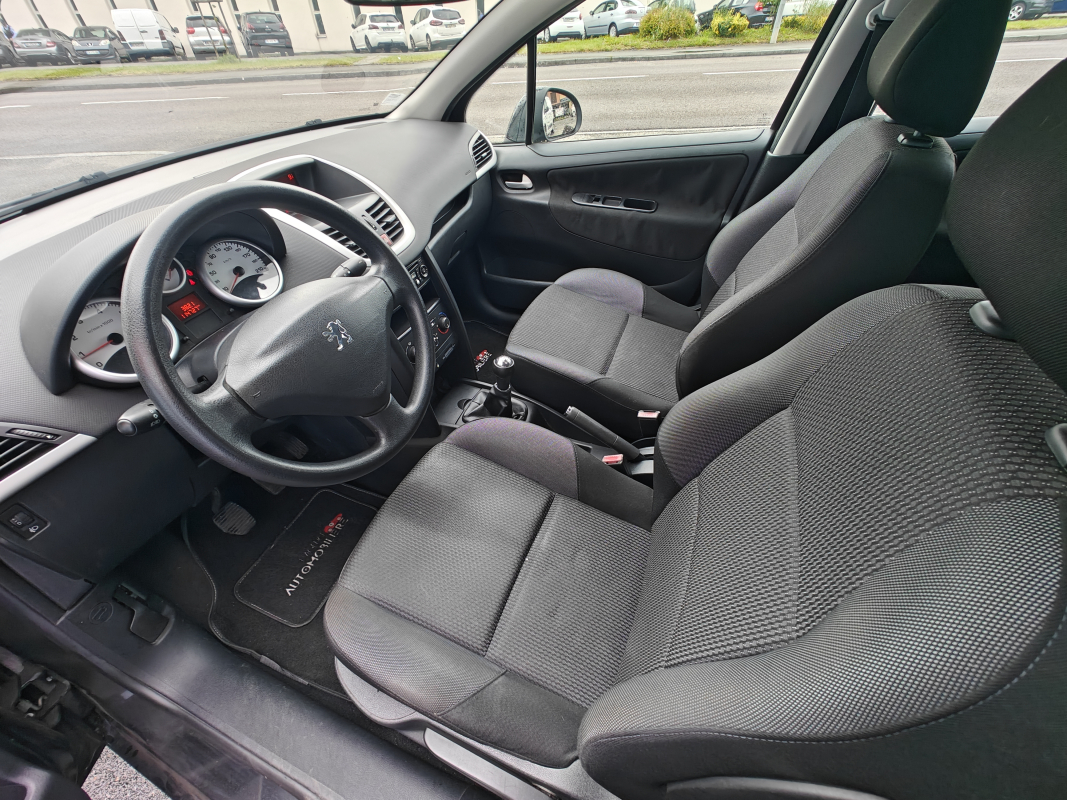Peugeot 207 — 11