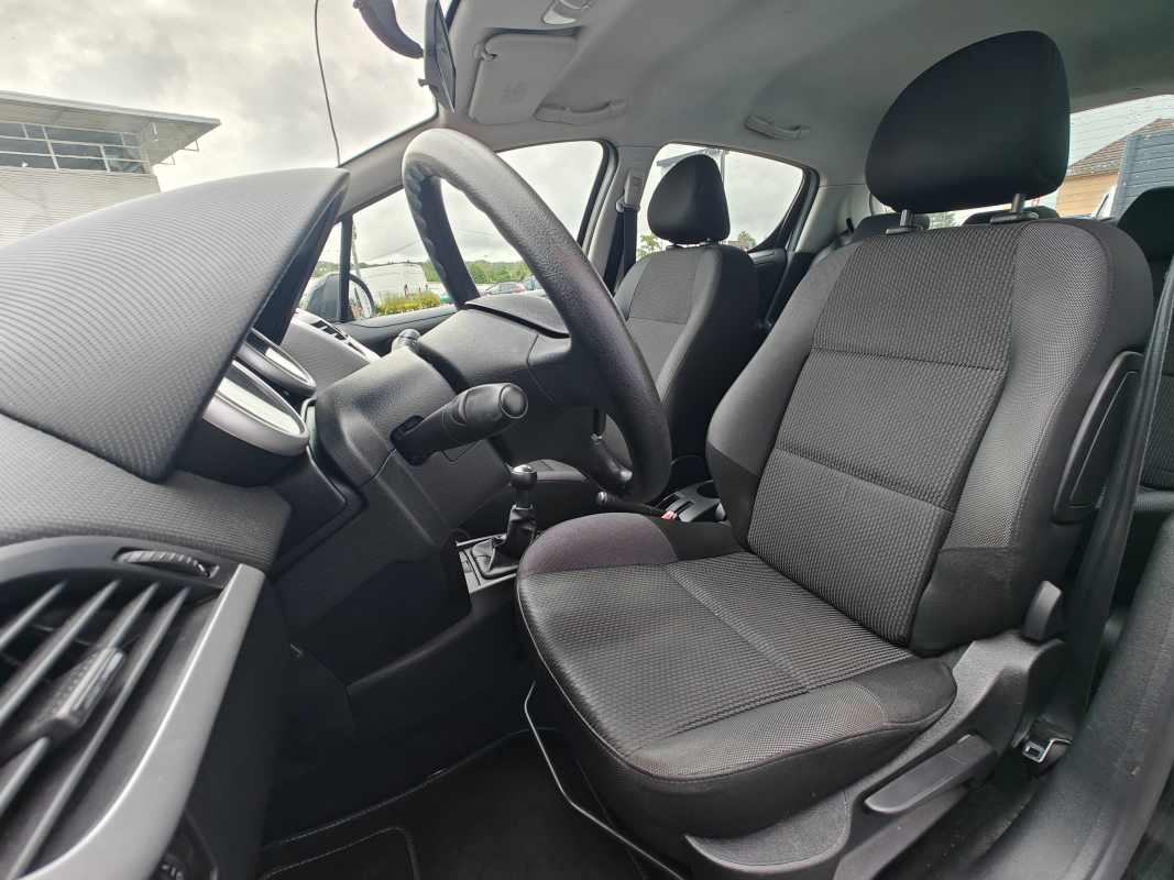 Peugeot 207 — 10