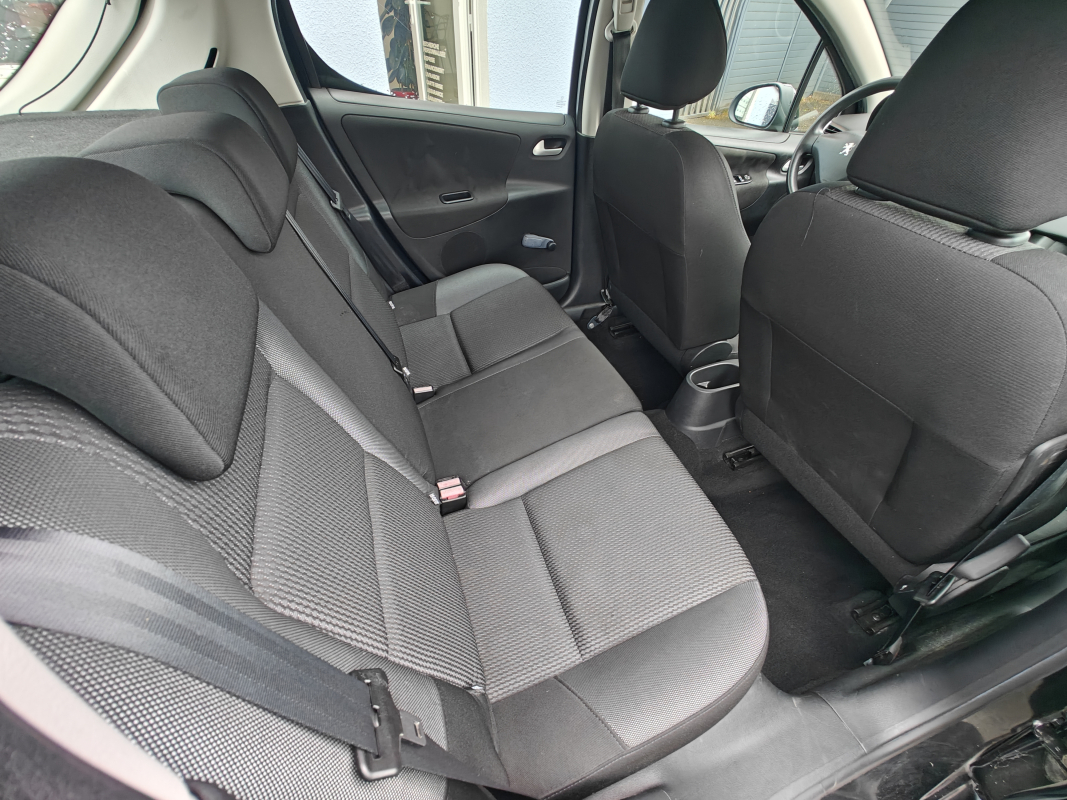 Peugeot 207 — 13