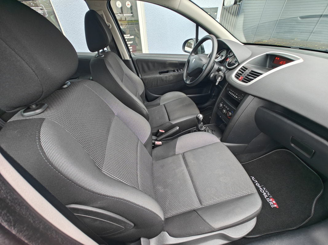 Peugeot 207 — 15