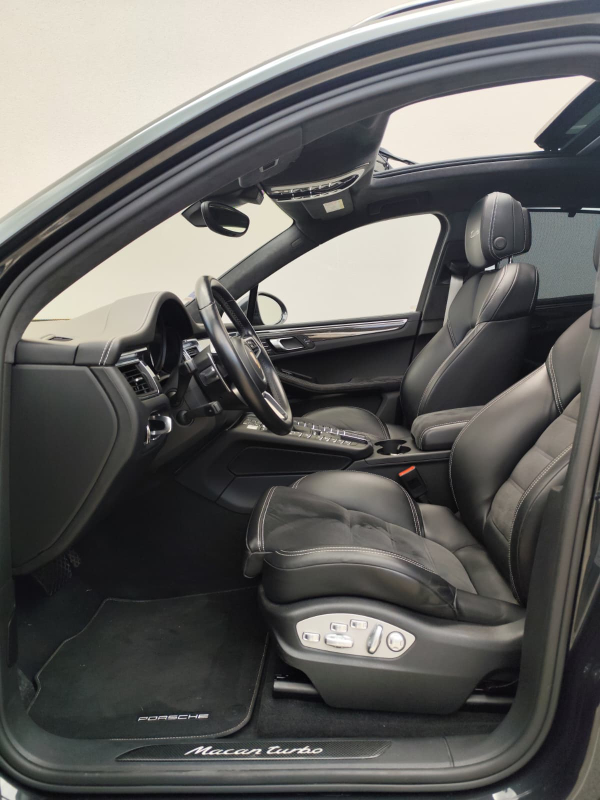 Porsche Macan — 10