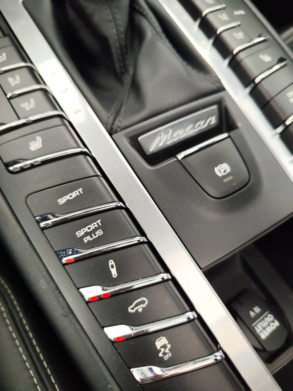 Porsche Macan — 22