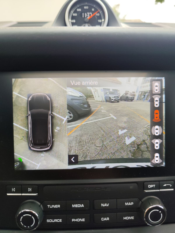 Porsche Macan — 25