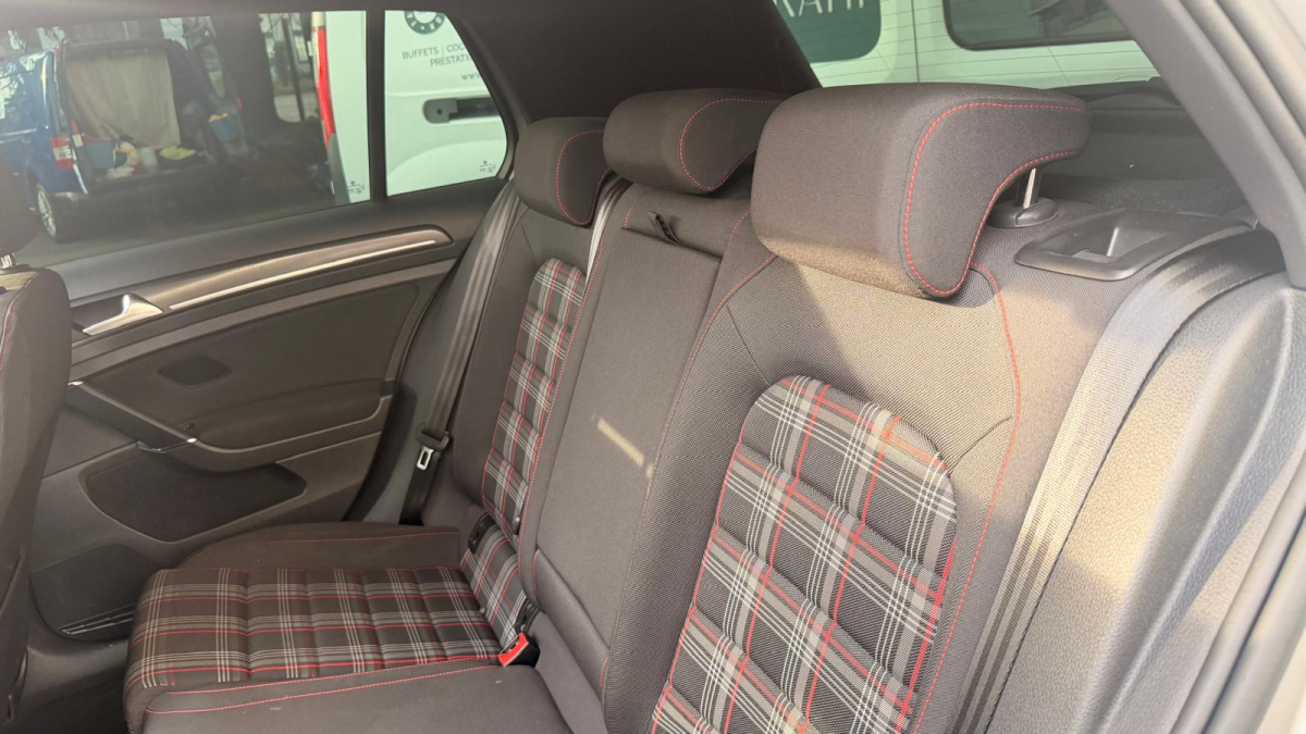 Volkswagen Golf — 27