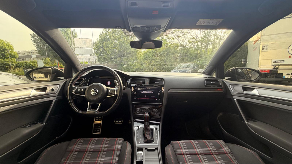 Volkswagen Golf — 16