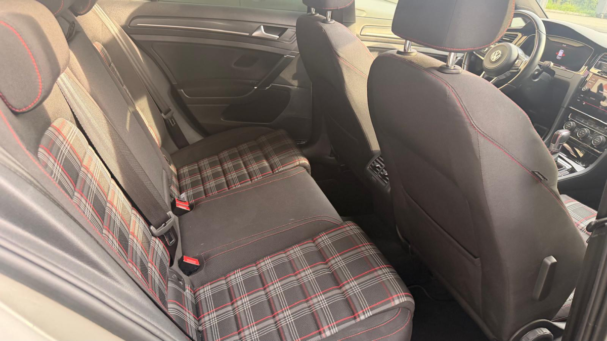 Volkswagen Golf — 14