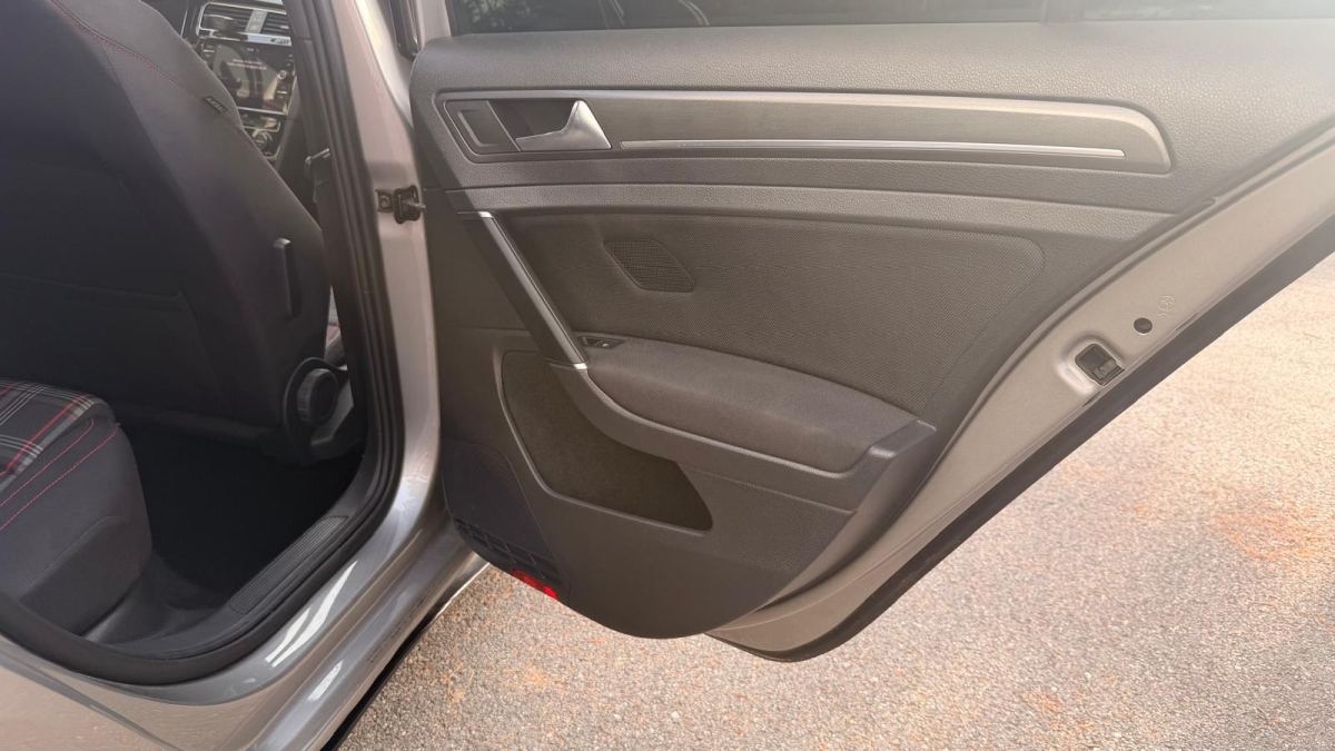 Volkswagen Golf — 15