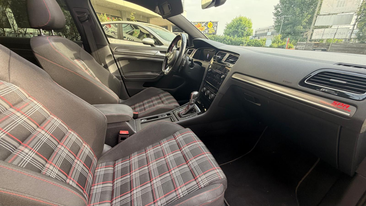 Volkswagen Golf — 12
