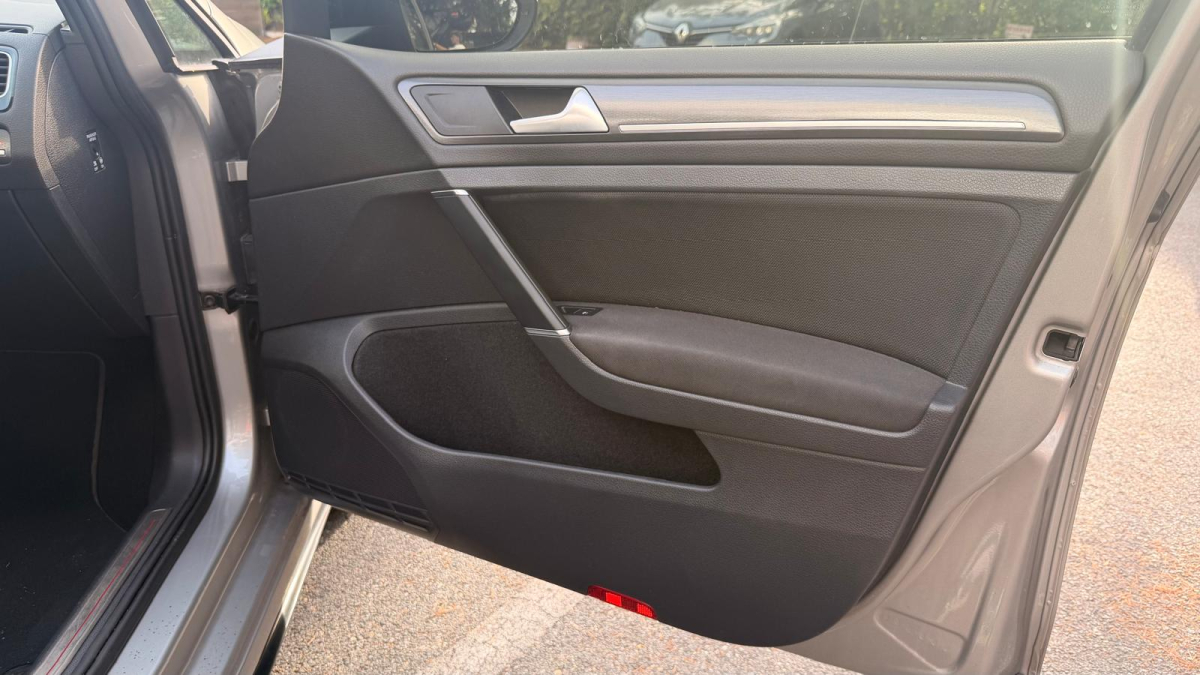 Volkswagen Golf — 13