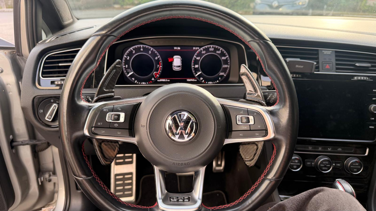 Volkswagen Golf — 17