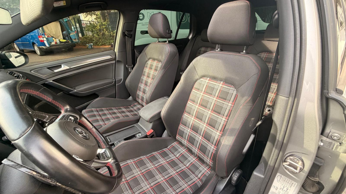 Volkswagen Golf — 10
