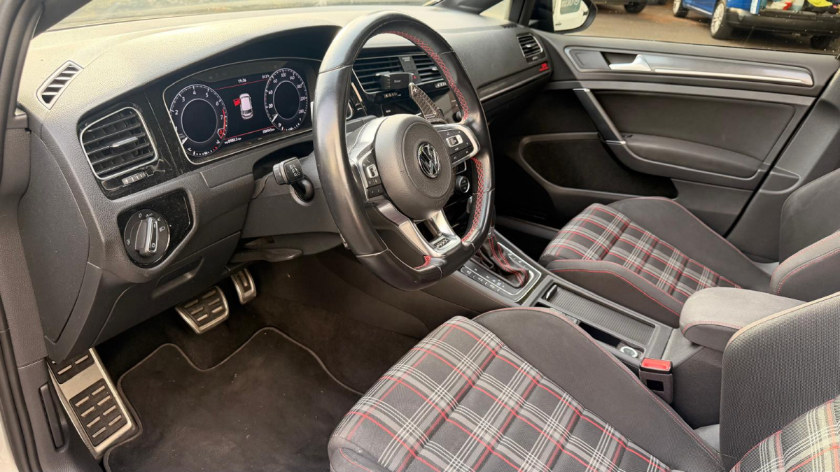 Volkswagen Golf — 9