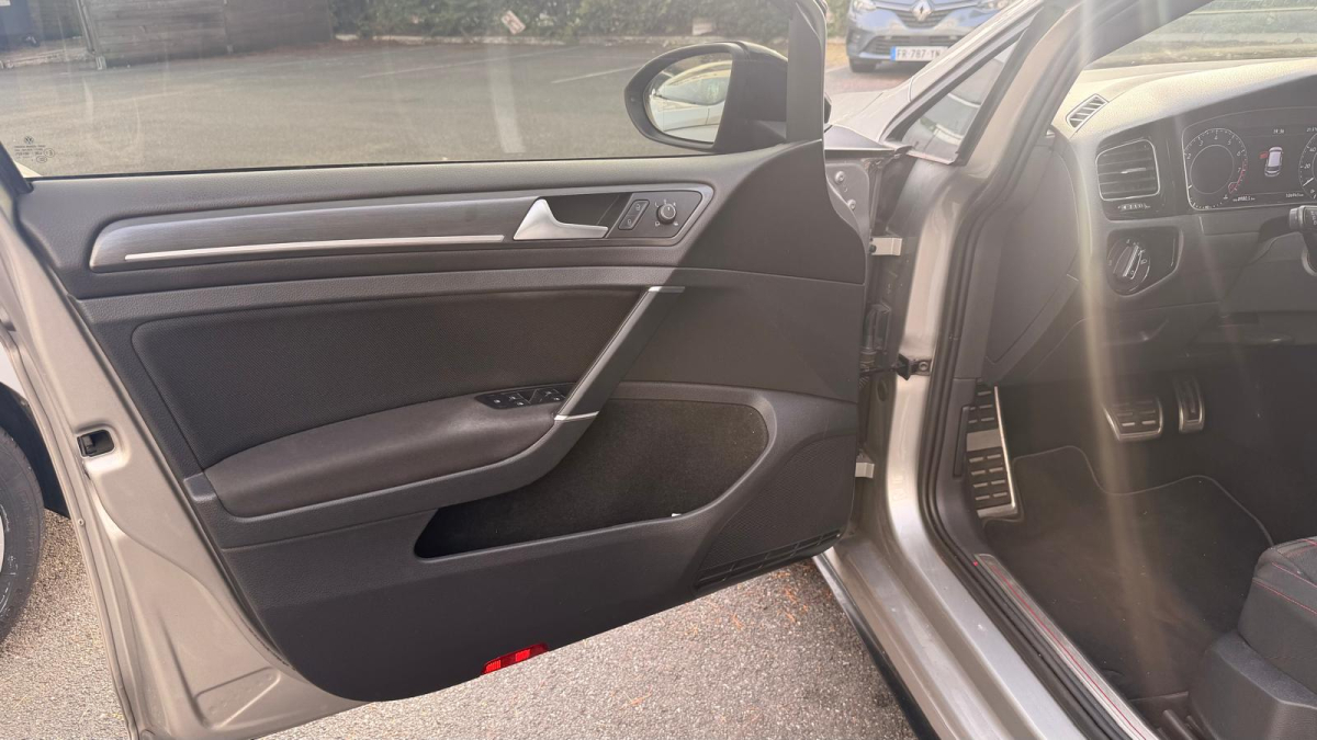 Volkswagen Golf — 11