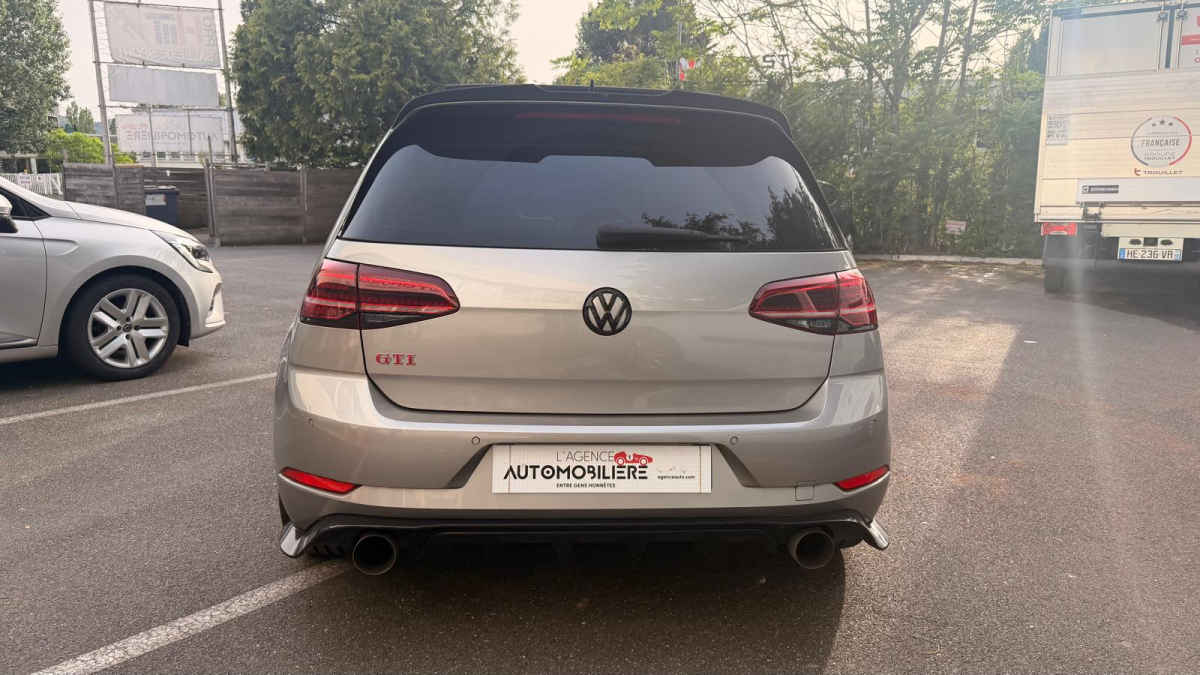 Volkswagen Golf — 6