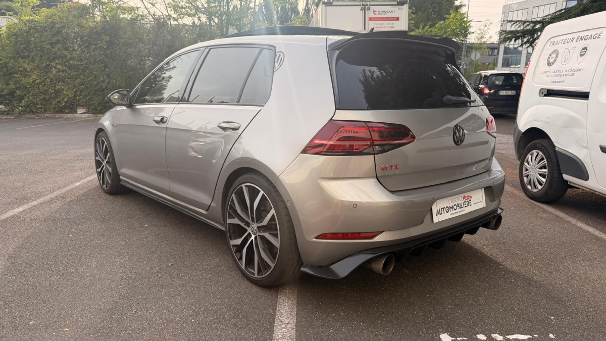 Volkswagen Golf — 5