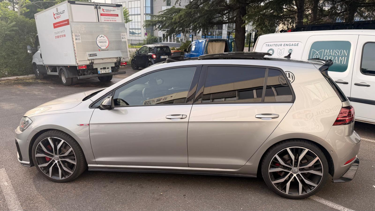 Volkswagen Golf — 4