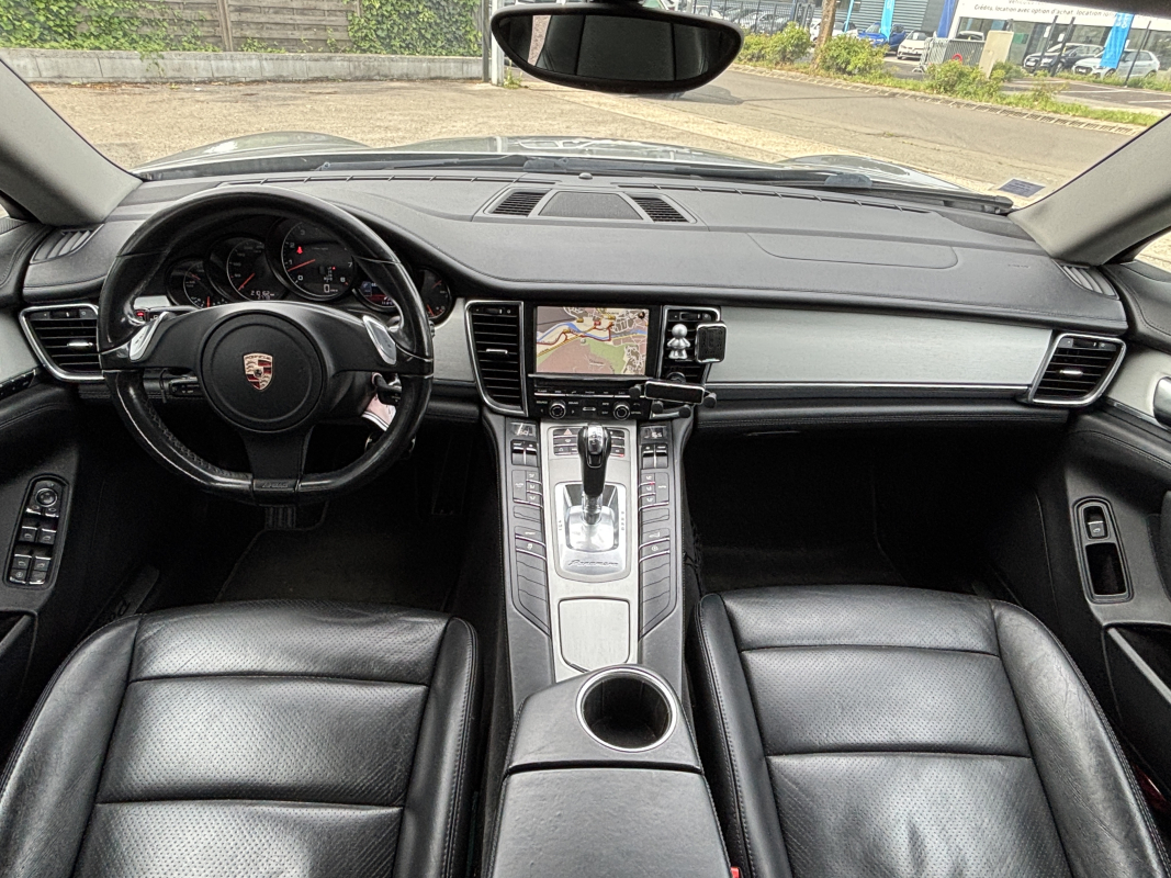 Porsche Panamera — 12