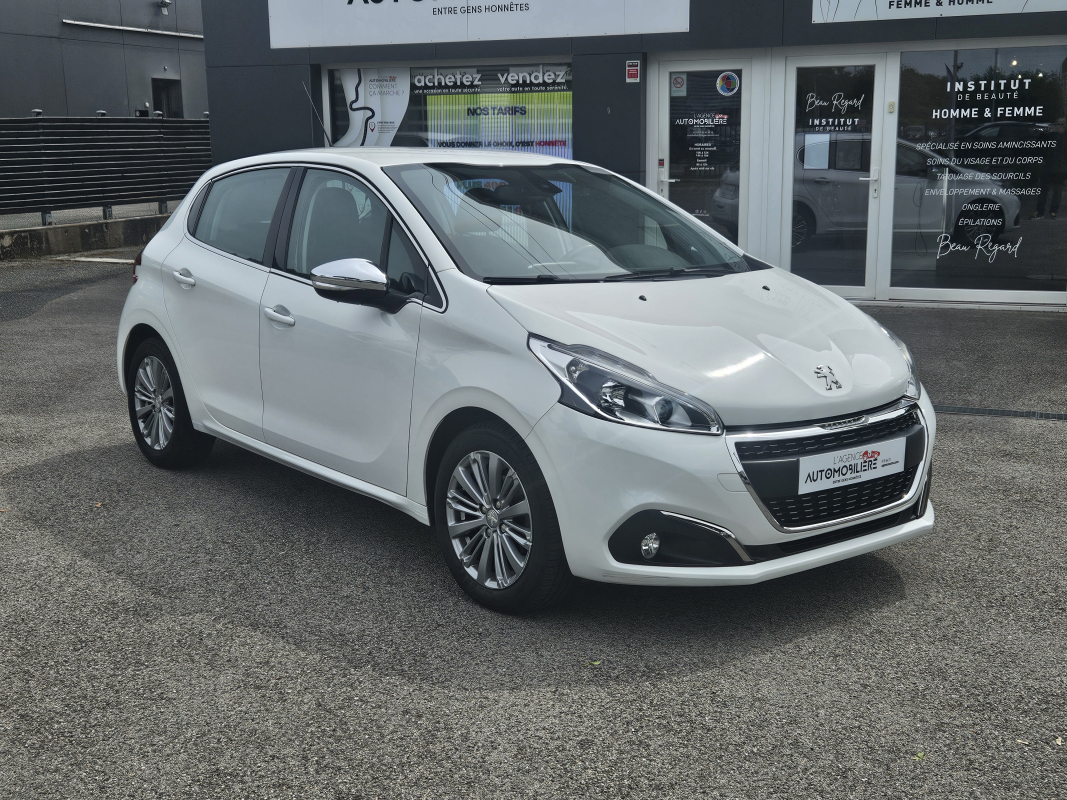 Peugeot 208 — 2
