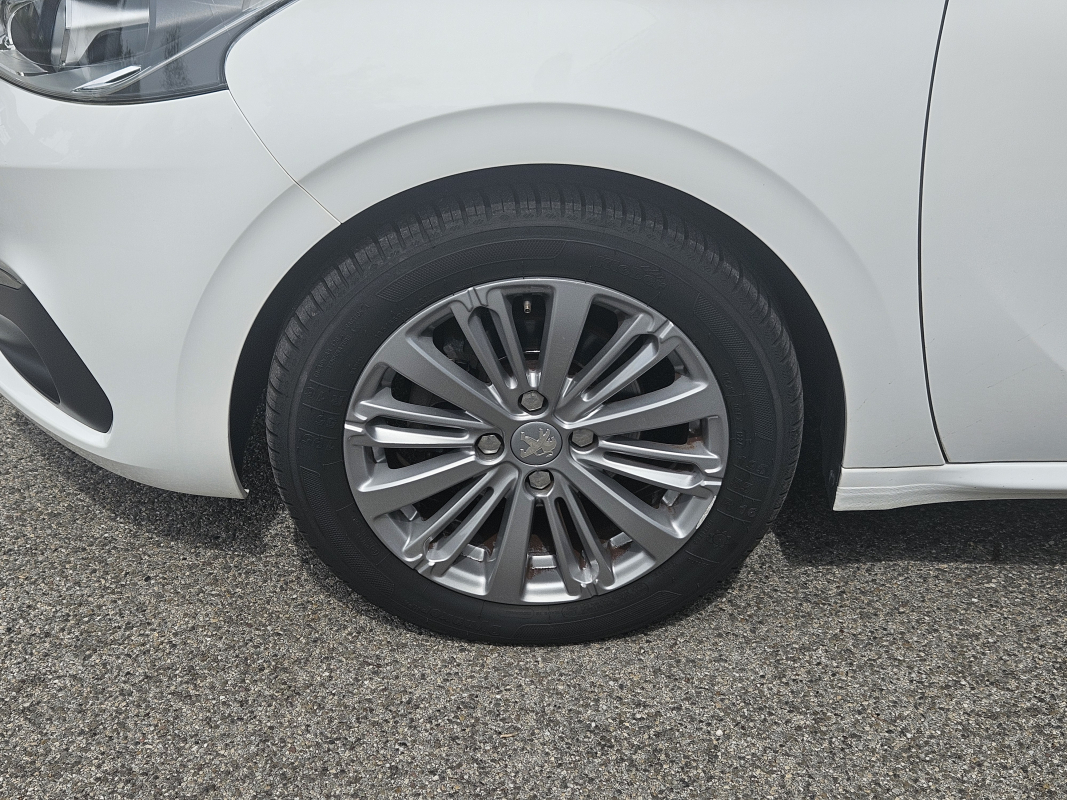 Peugeot 208 — 17