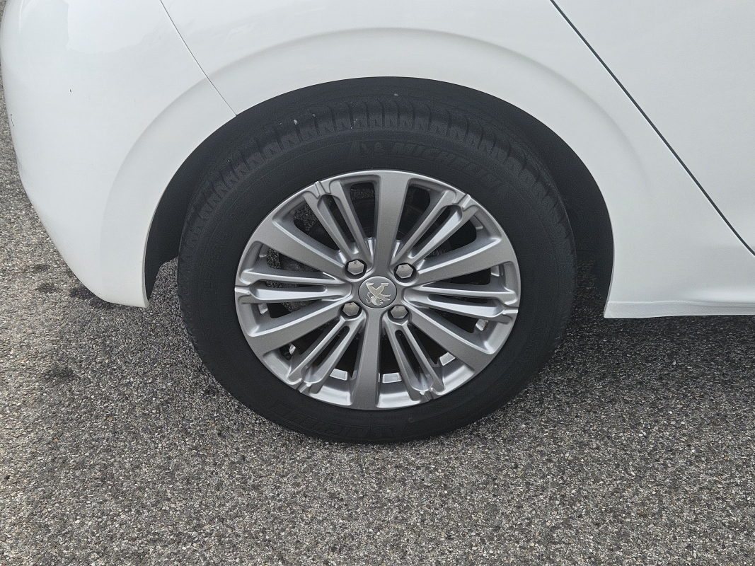 Peugeot 208 — 20