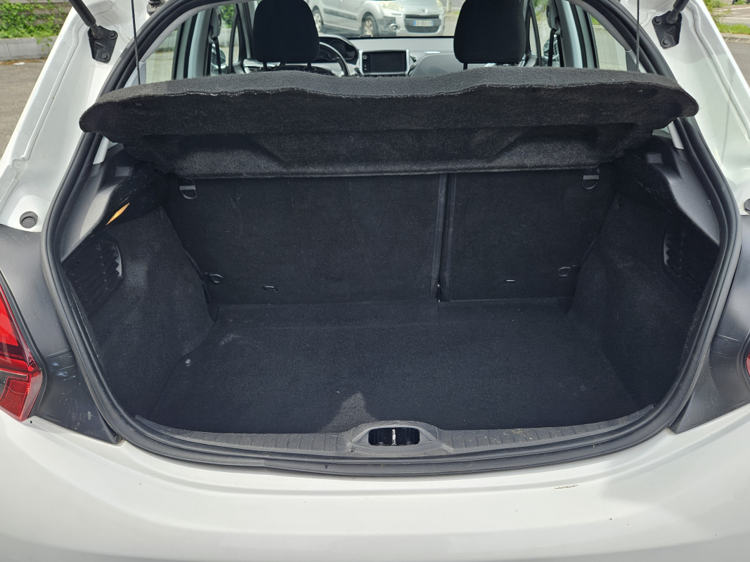 Peugeot 208 — 16