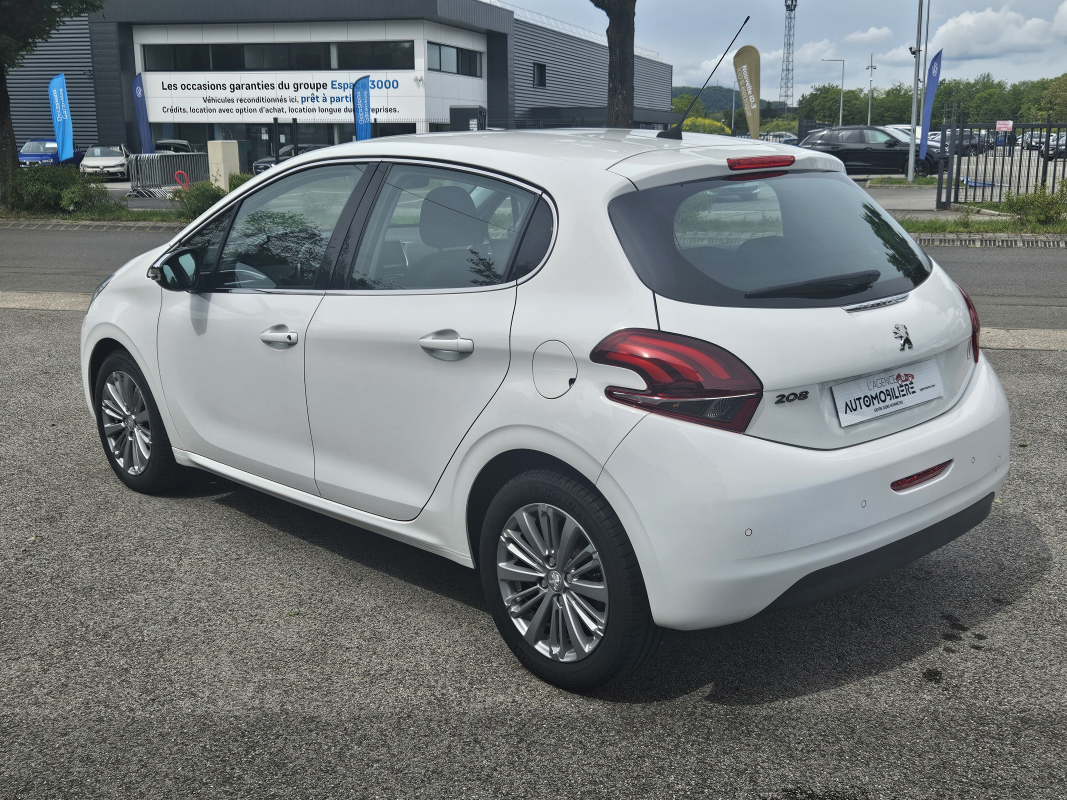 Peugeot 208 — 6