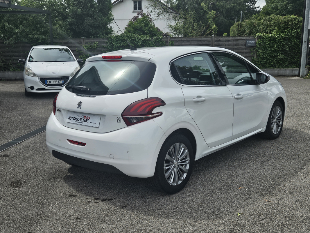 Peugeot 208 — 8