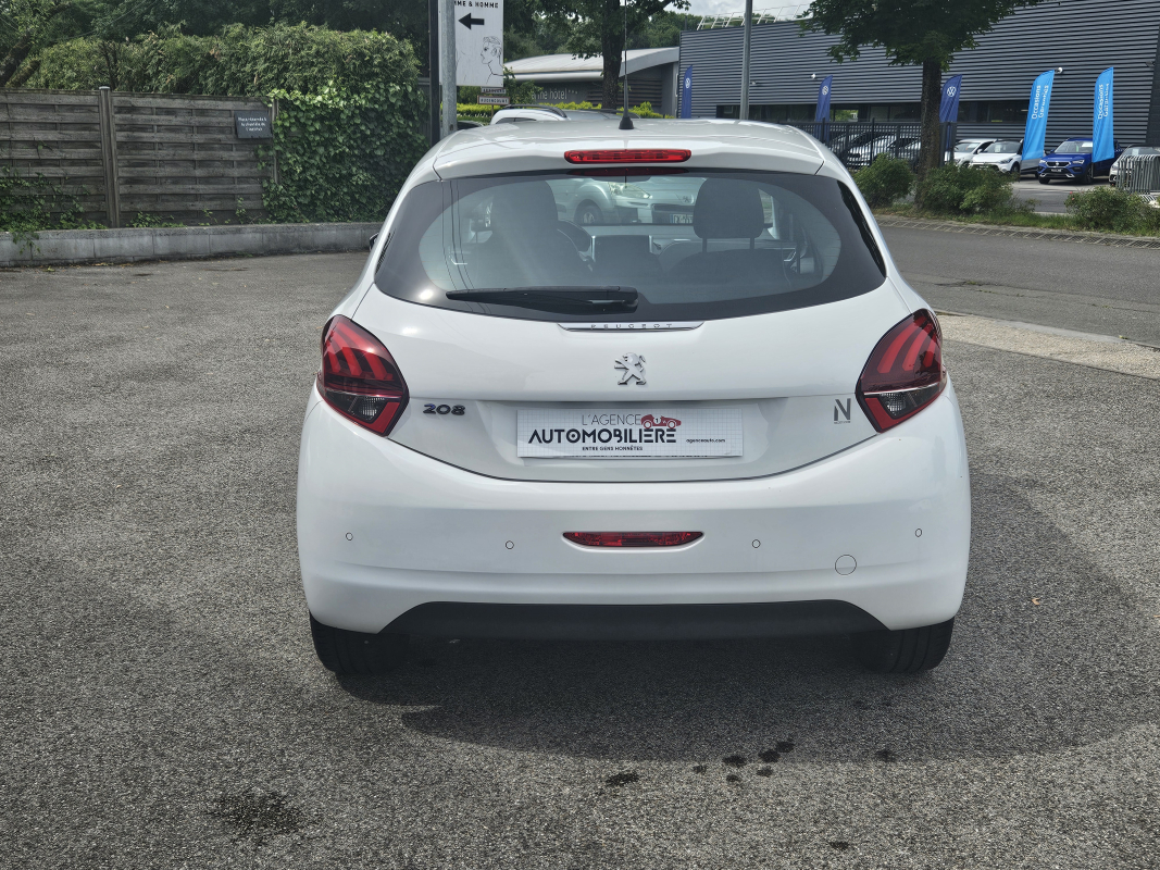 Peugeot 208 — 7