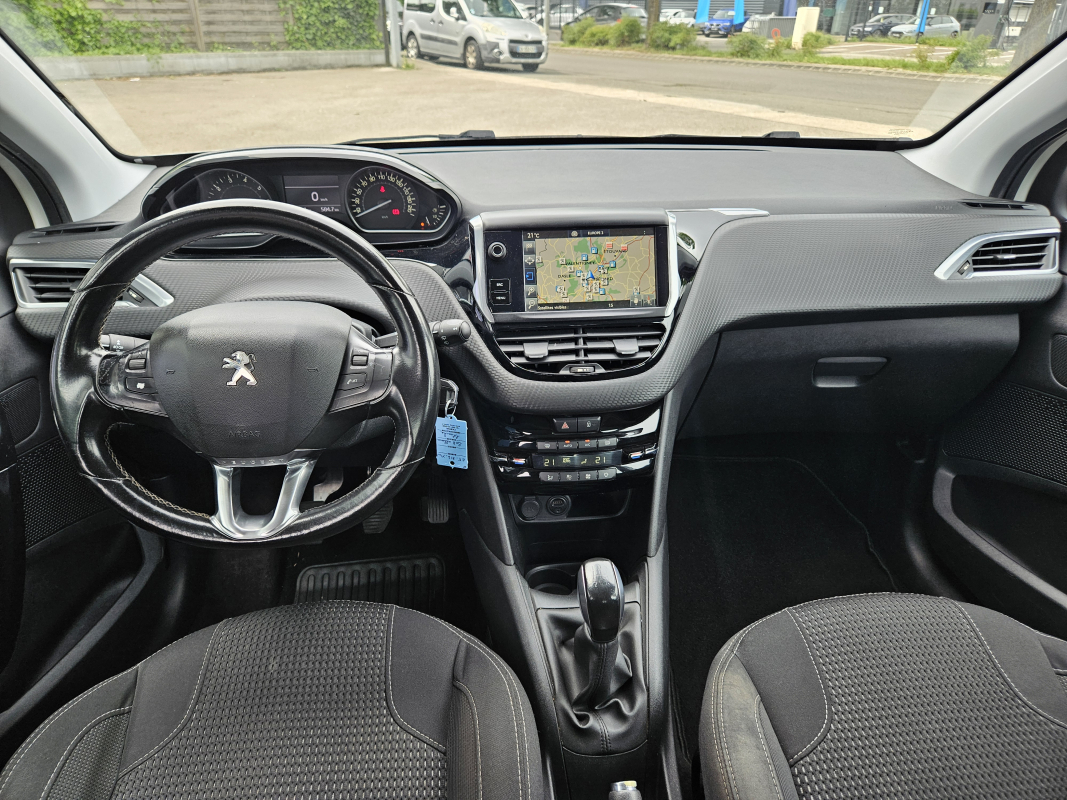Peugeot 208 — 11