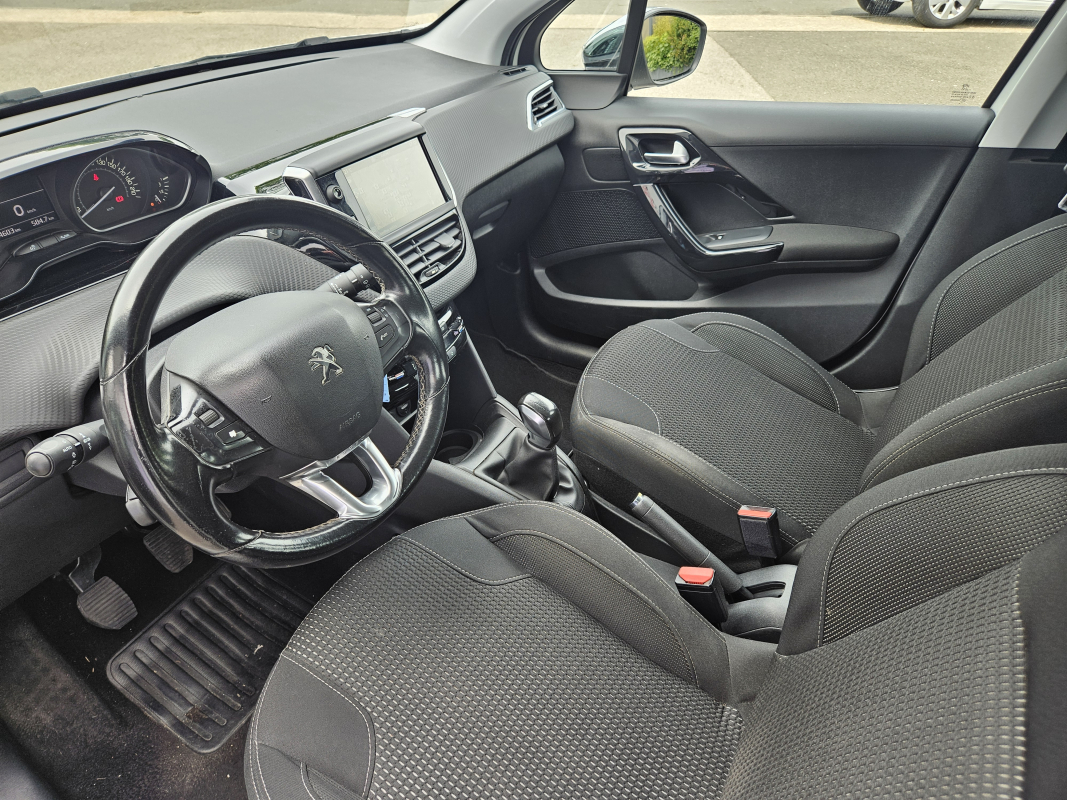 Peugeot 208 — 9