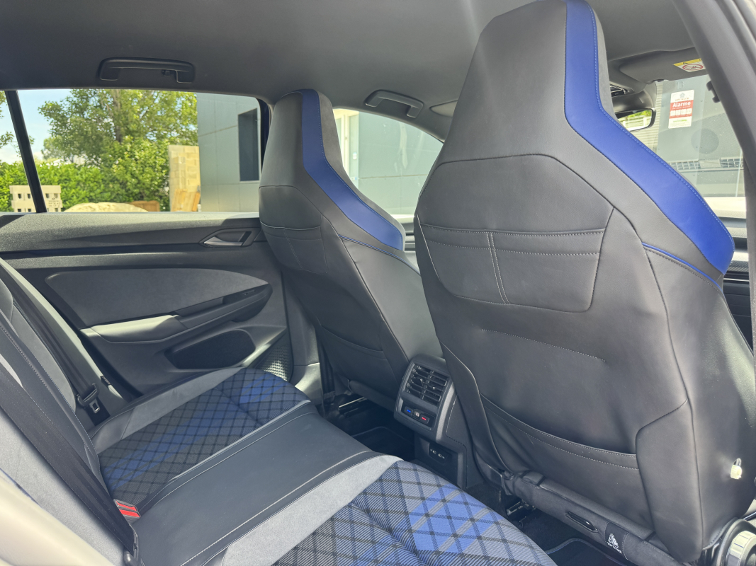 Volkswagen Golf — 23