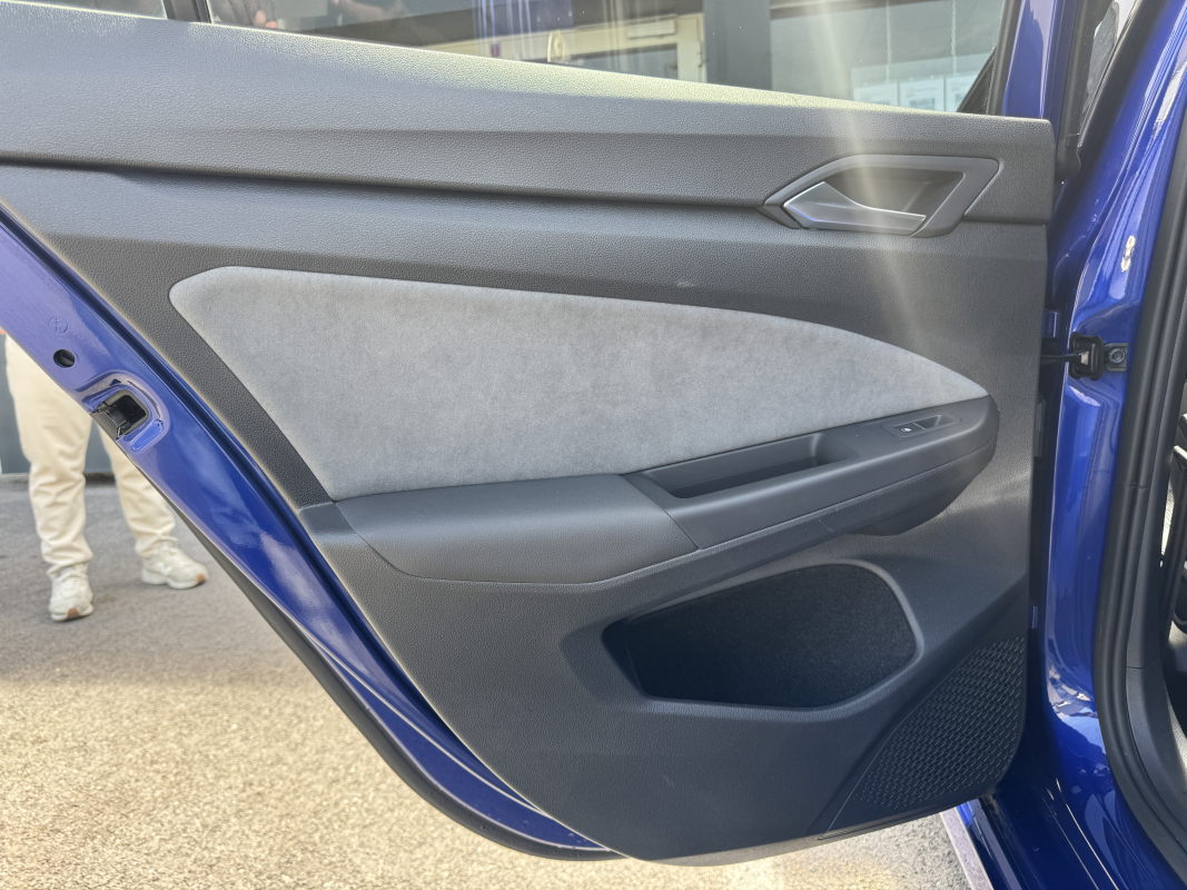 Volkswagen Golf — 17