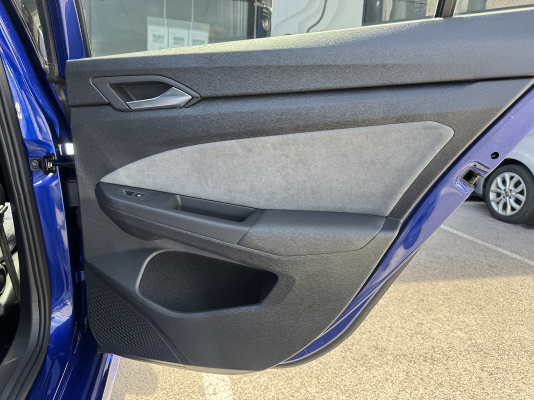 Volkswagen Golf — 21