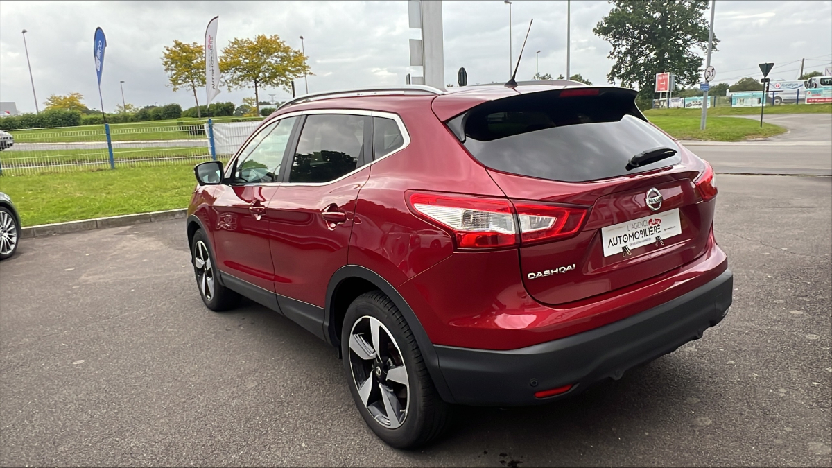 Nissan Qashqai +2 — 10