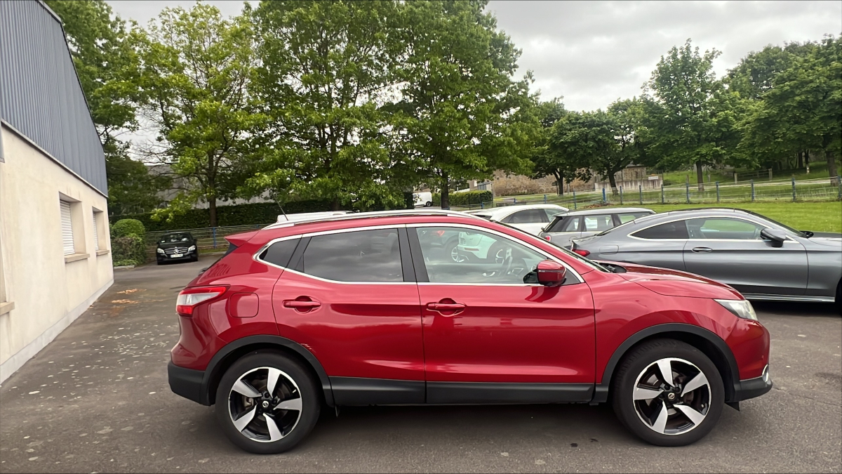 Nissan Qashqai +2 — 6