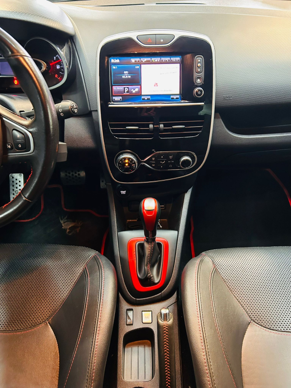 Renault Clio — 12