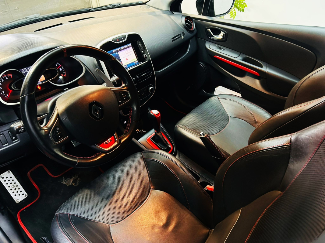 Renault Clio — 10