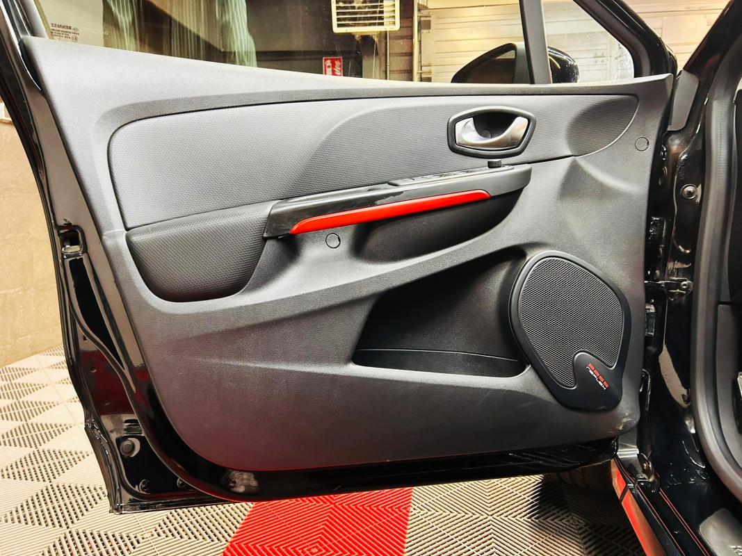 Renault Clio — 19