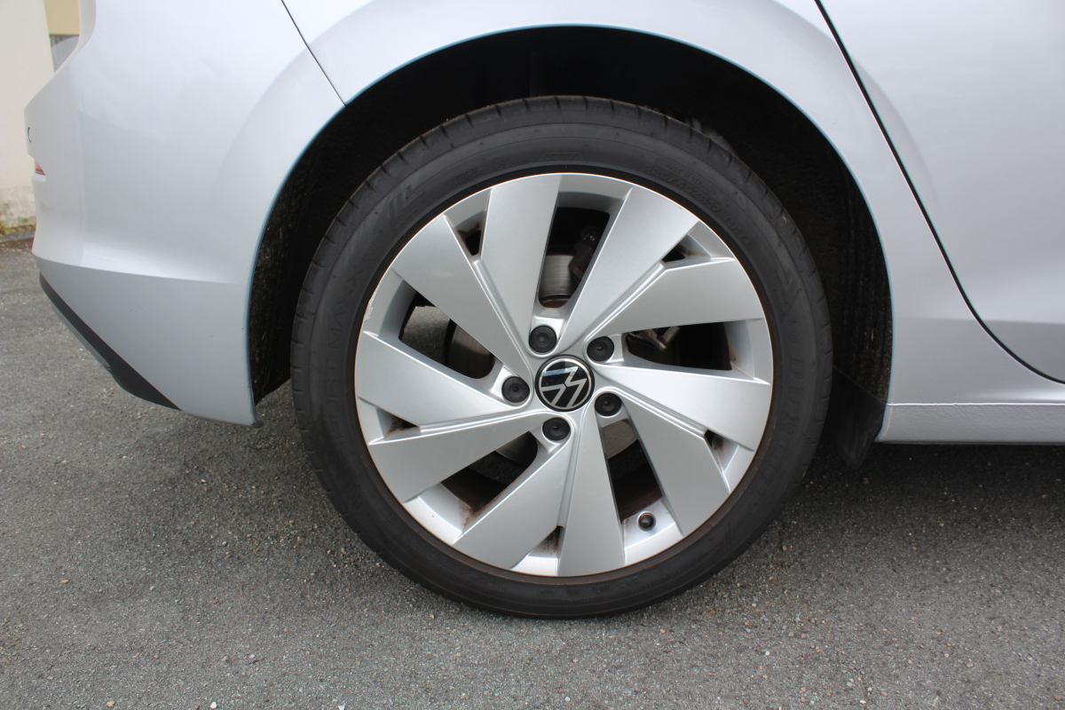 Volkswagen GOLF VIII — 8
