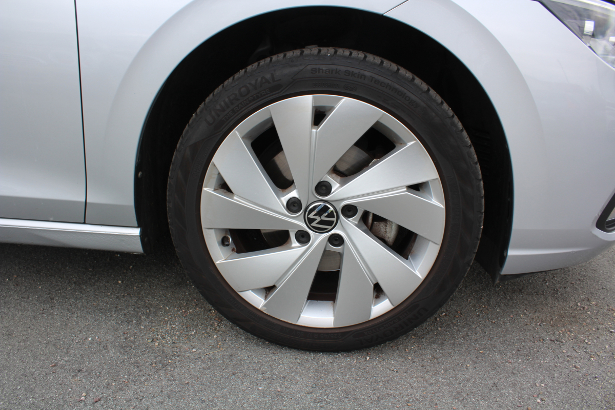Volkswagen GOLF VIII — 23