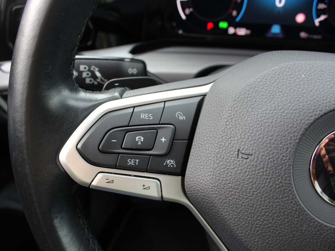Volkswagen GOLF VIII — 34