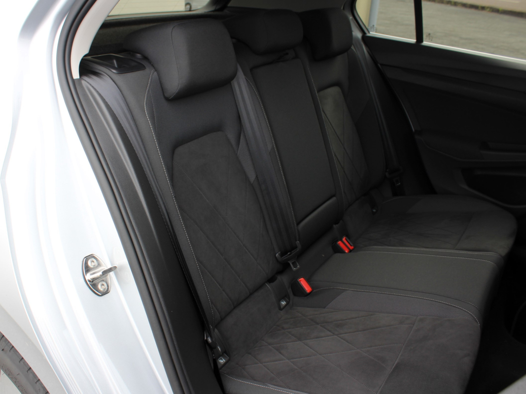 Volkswagen GOLF VIII — 32