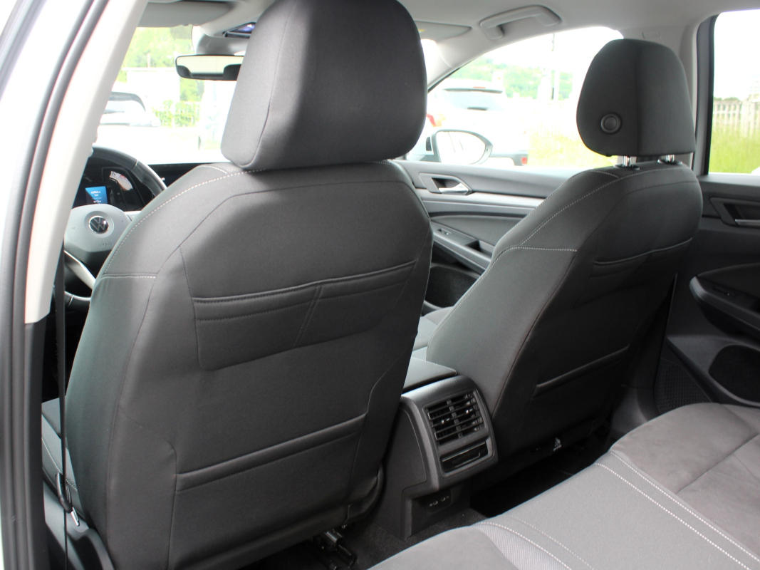 Volkswagen GOLF VIII — 28