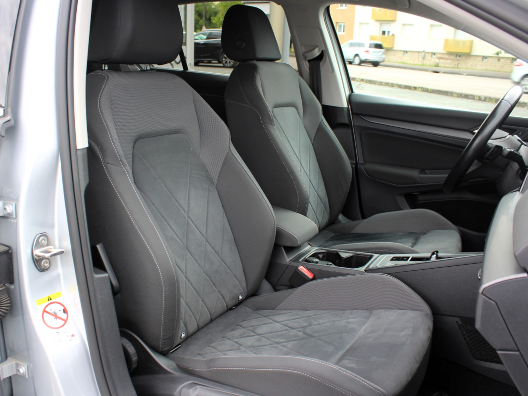 Volkswagen GOLF VIII — 33
